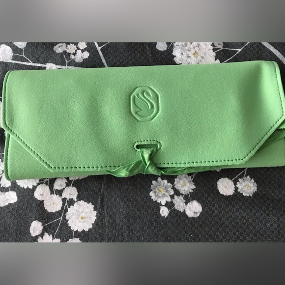 ✨🎁SWAROVSKI PENDANT 🎁✨ - Picture 11 of 11